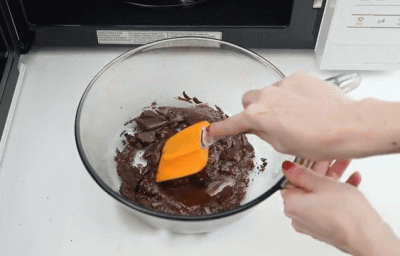 Mikrodalga Fırında Çikolata Eritme Nasıl Yapılır?