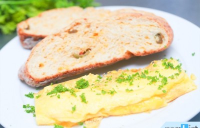 Peynirli Omlet Nasıl Yapılır?